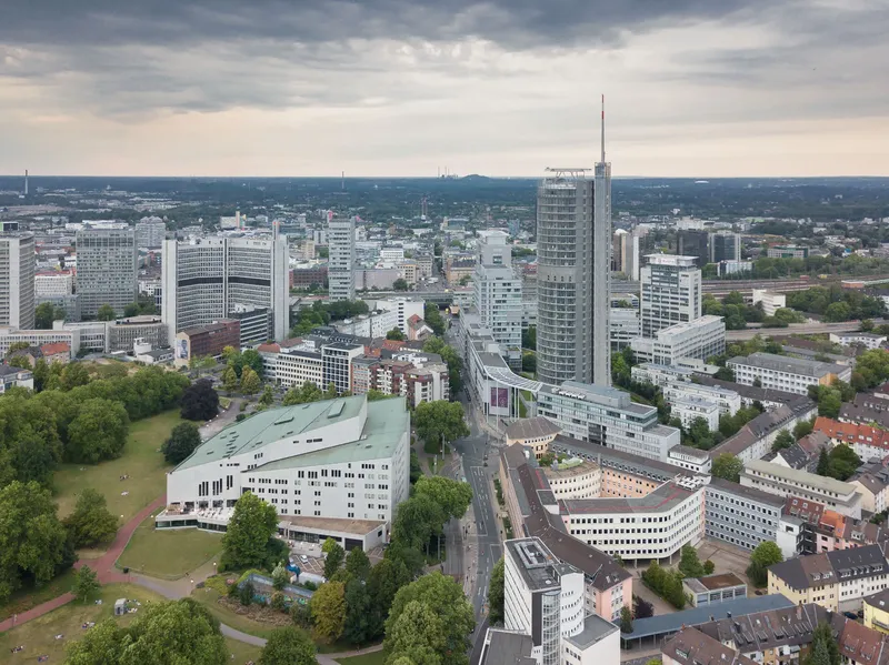 Die Stadt Essen in Mitten des Ruhrgebiets - Imposante Architektur und viele Grünflächen lassen die Stadt Essen als grüne Hauptstadt in mitten Europas aufleben.
